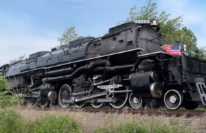 Big Boy 4014 steams through Erie